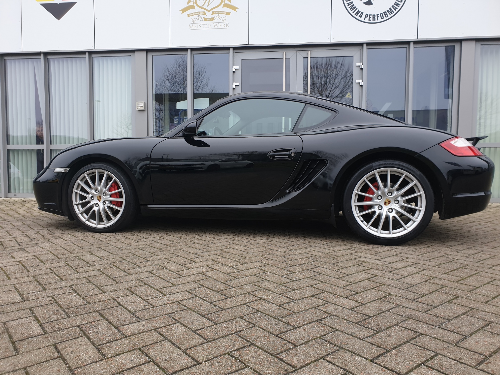 Porsche Cayman gemonteerd